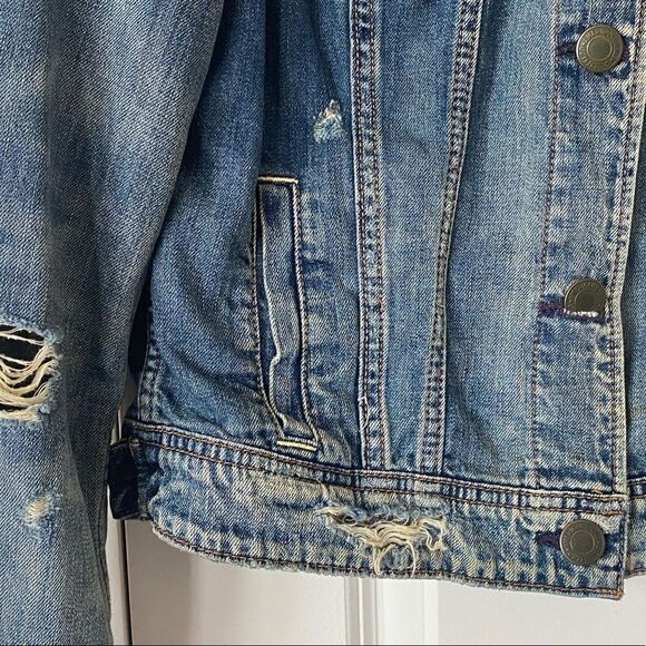 AE distressed jean jacket - Picture 5 of 8